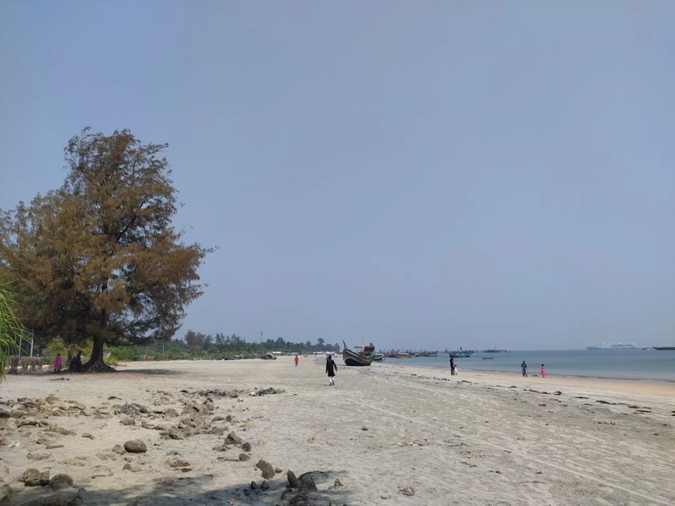 Pantai Pongkar Kabupaten Karimun: Tips, Harga Tiket, Kuliner, Lokasi, Fasilitas dan Spot